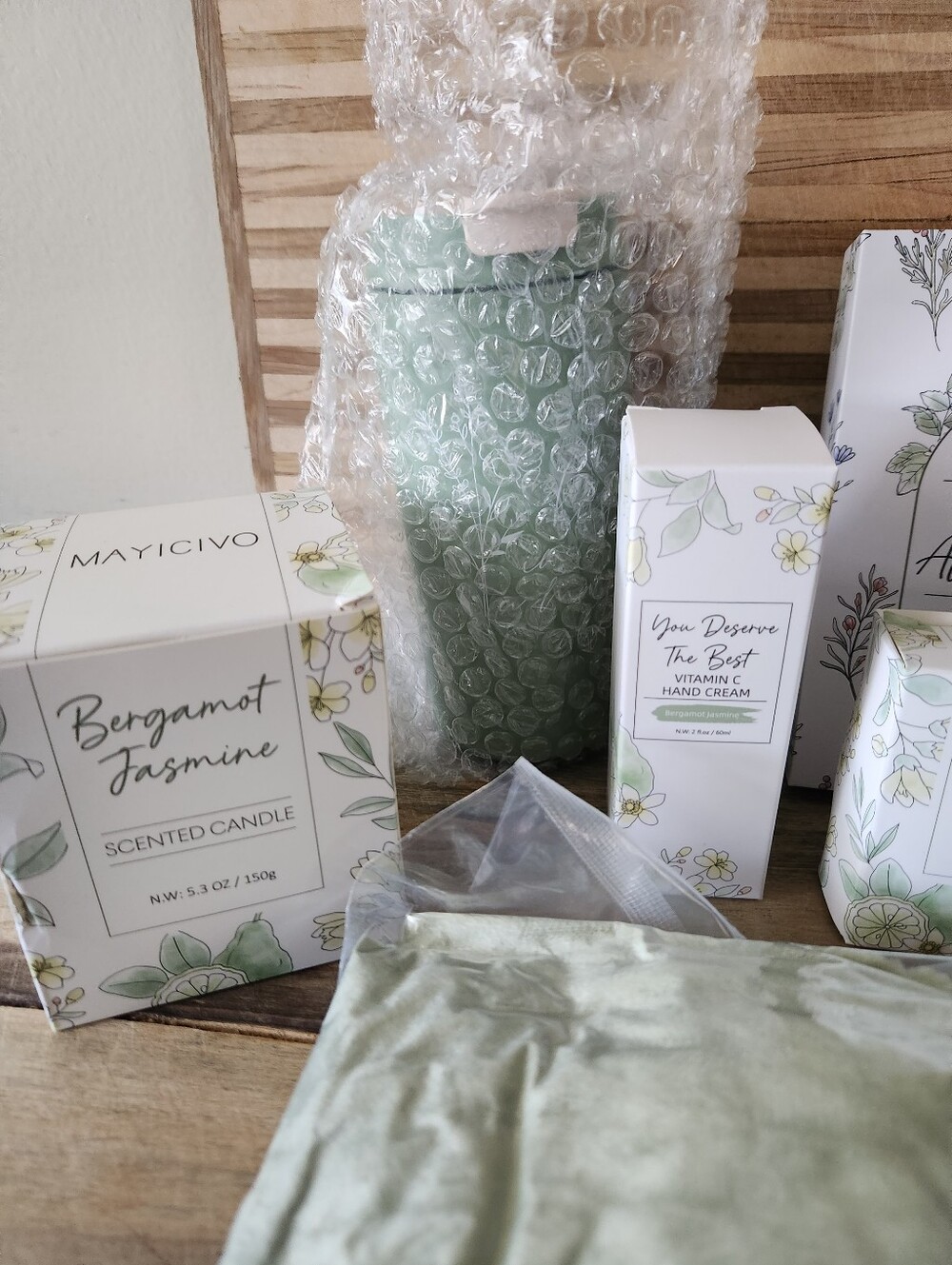 Mayicivo "Hug In A Box" Self Care Bath & Body Set NIB